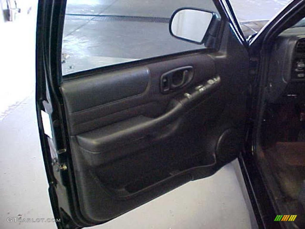 2003 S10 Xtreme Extended Cab - Black Onyx / Graphite photo #15