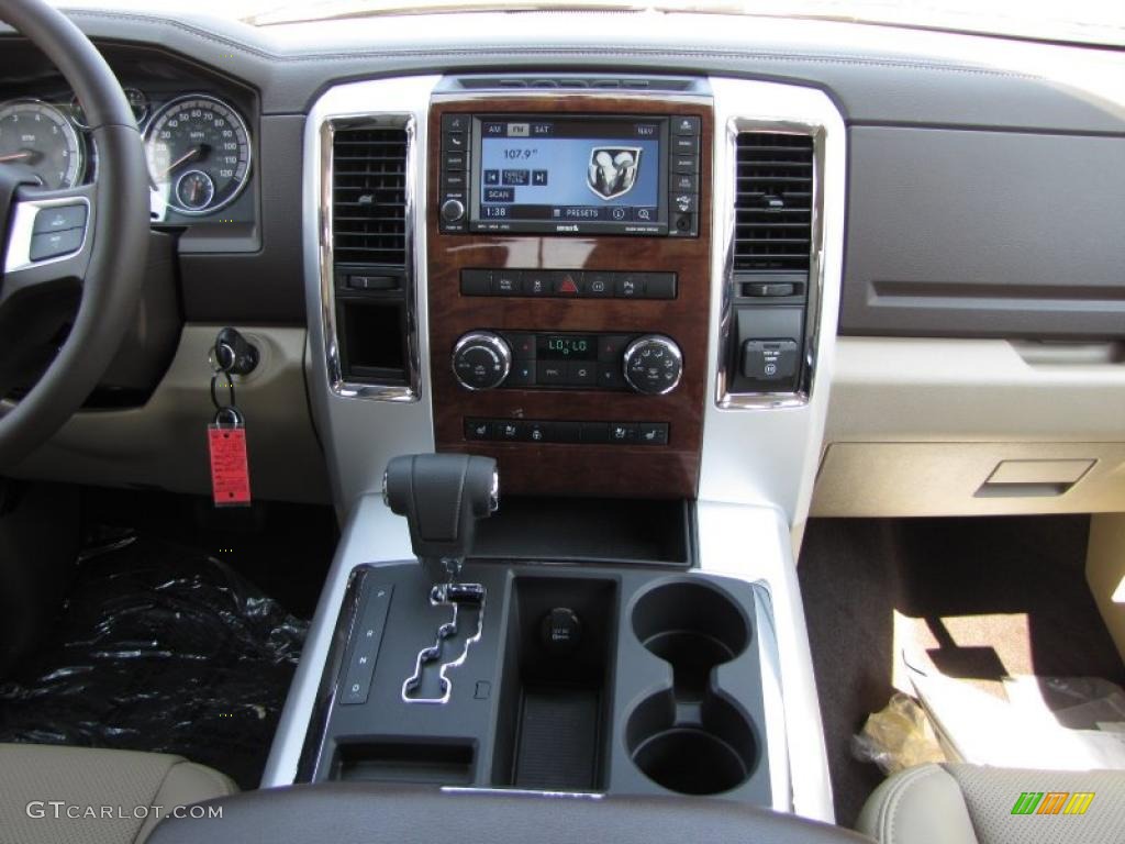 2011 Ram 1500 Laramie Crew Cab - Rugged Brown Pearl / Light Pebble Beige/Bark Brown photo #16