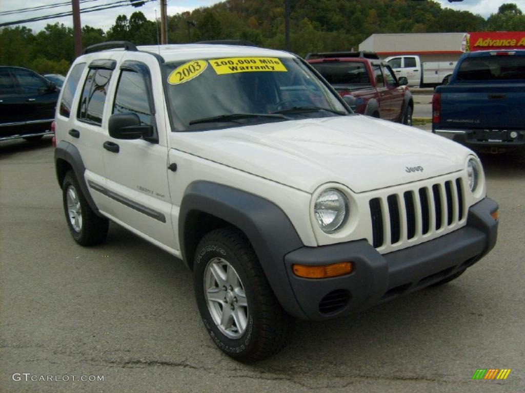 2003 Liberty Sport 4x4 - Stone White / Dark Slate Gray photo #7