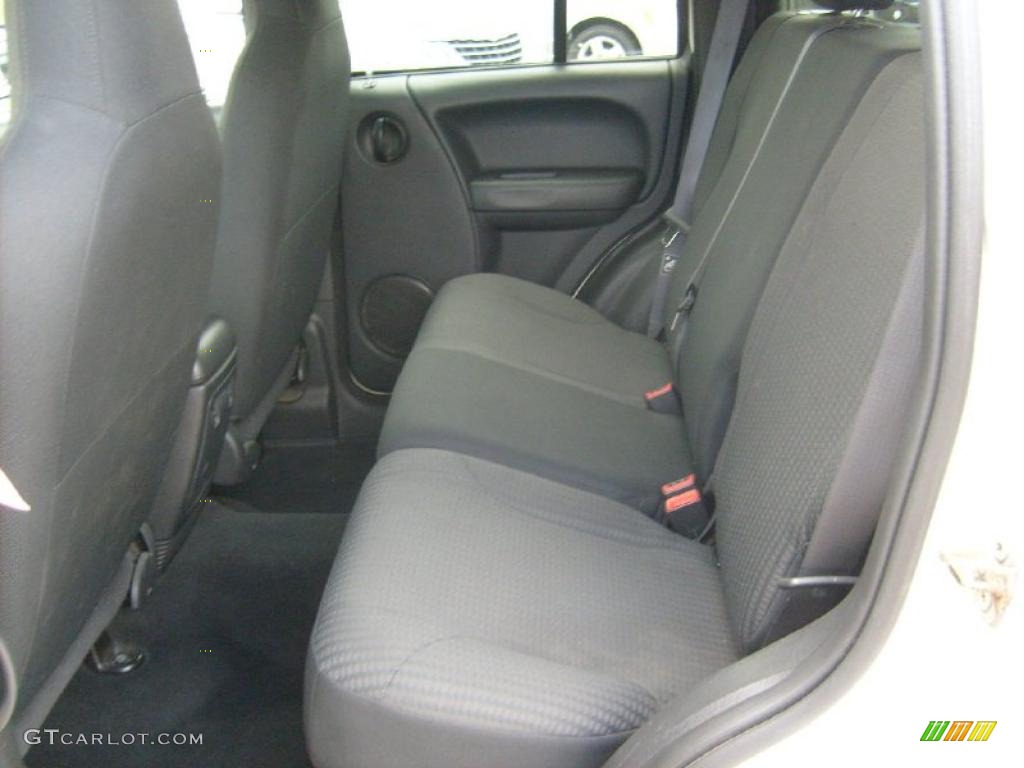 2003 Liberty Sport 4x4 - Stone White / Dark Slate Gray photo #13