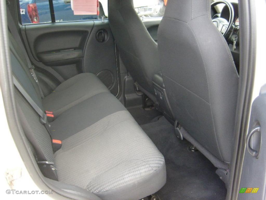 2003 Liberty Sport 4x4 - Stone White / Dark Slate Gray photo #17