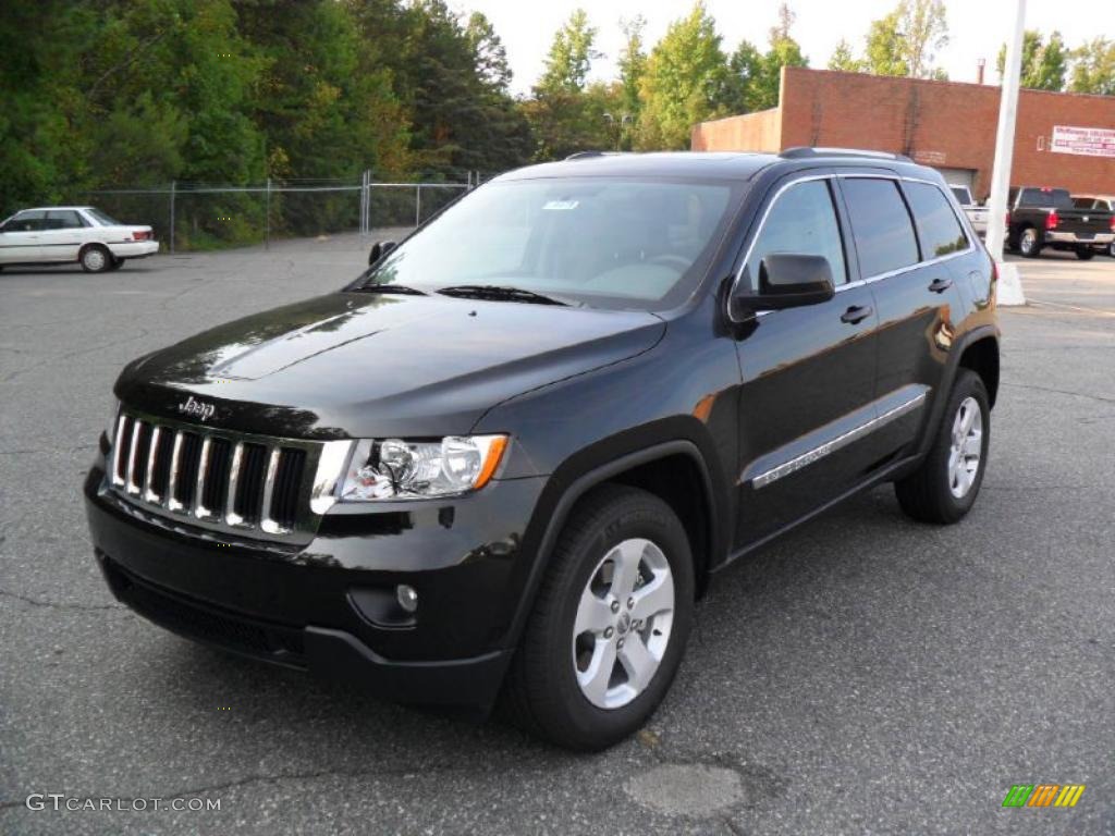 2011 Grand Cherokee Laredo X Package - Brilliant Black Crystal Pearl / Dark Graystone/Medium Graystone photo #1