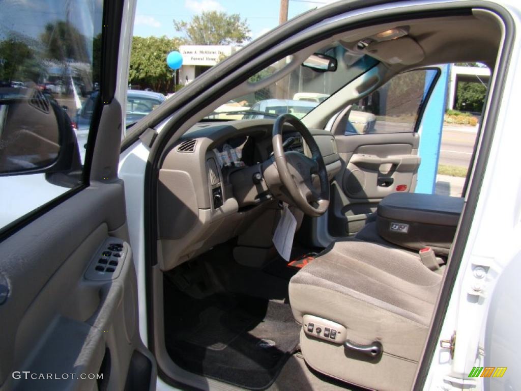 2003 Ram 1500 SLT Quad Cab - Bright White / Taupe photo #9