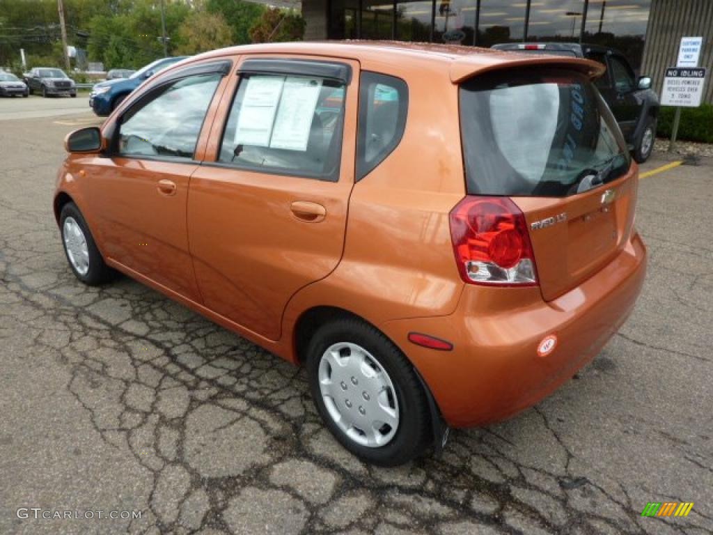 2004 Aveo LS Hatchback - Spicy Orange / Gray photo #2