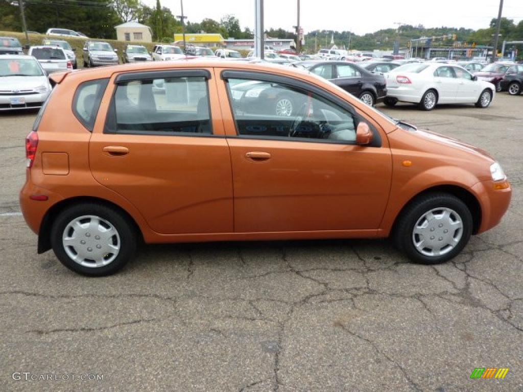 2004 Aveo LS Hatchback - Spicy Orange / Gray photo #5