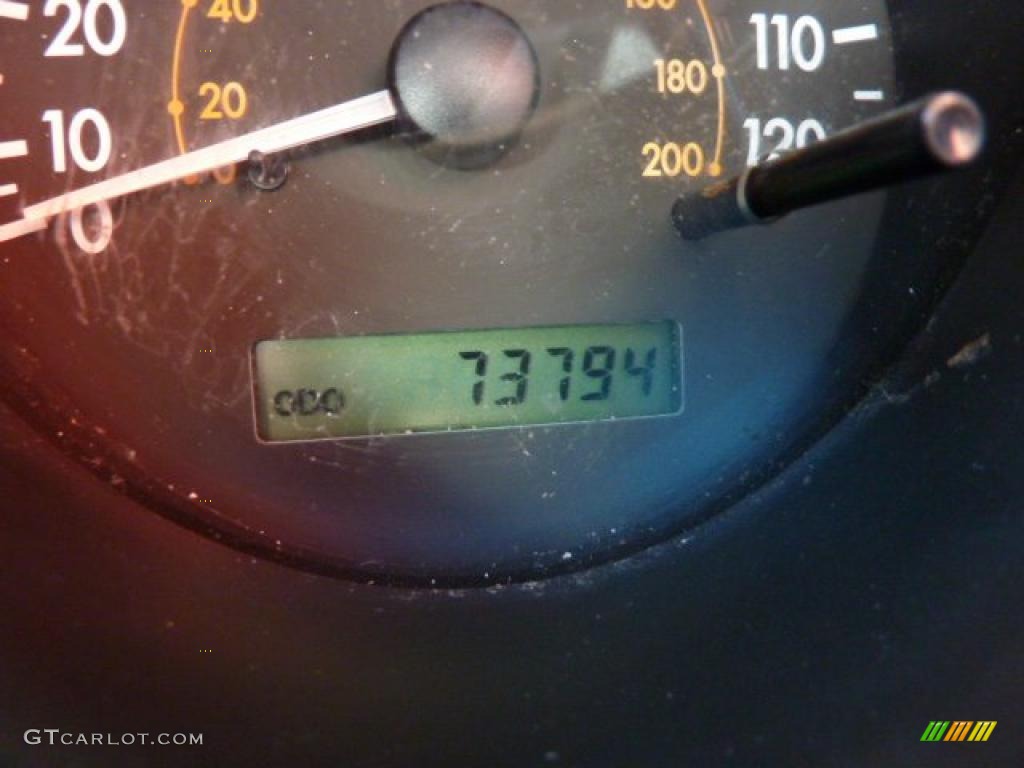 2004 Aveo LS Hatchback - Spicy Orange / Gray photo #20