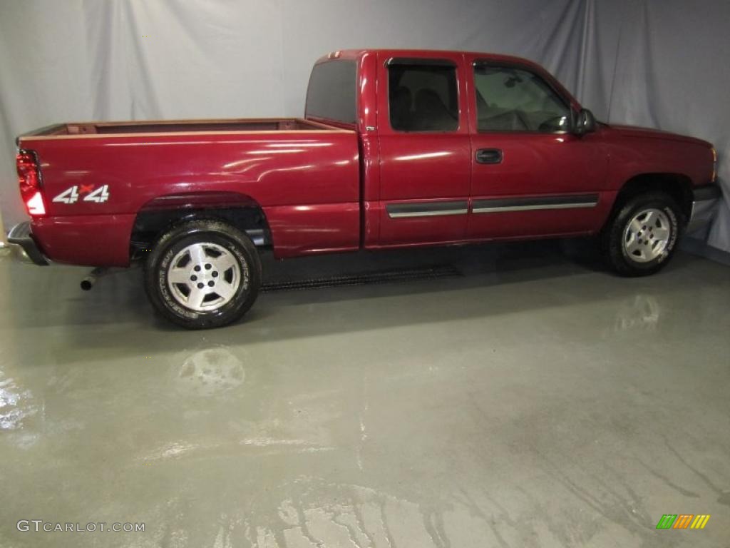 2005 Silverado 1500 LS Extended Cab 4x4 - Sport Red Metallic / Medium Gray photo #4