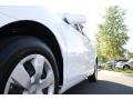 Super White - Camry LE Photo No. 31