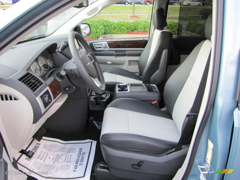 2010 Town & Country Touring - Clearwater Blue Pearl / Dark Slate Gray/Light Shale photo #6