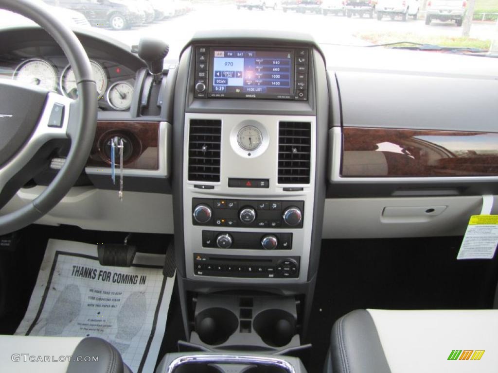 2010 Town & Country Touring - Clearwater Blue Pearl / Dark Slate Gray/Light Shale photo #12