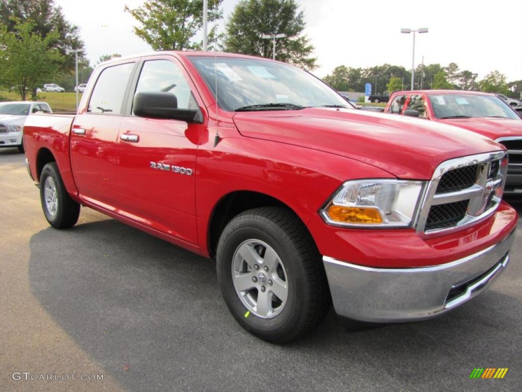 2011 Ram 1500 SLT Crew Cab - Flame Red / Dark Slate Gray photo #4