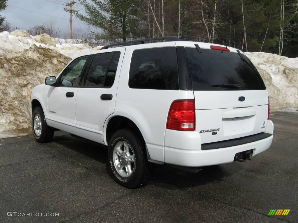 2004 Explorer XLT 4x4 - Oxford White / Graphite photo #10