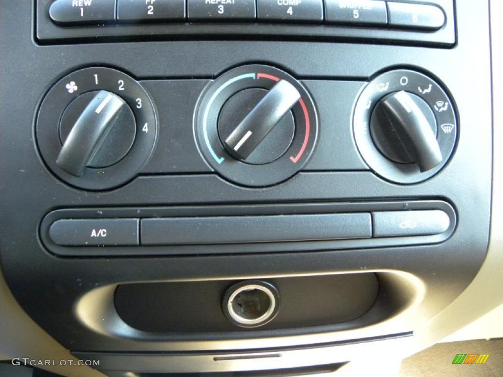 2005 F150 XLT SuperCrew - Arizona Beige Metallic / Tan photo #19