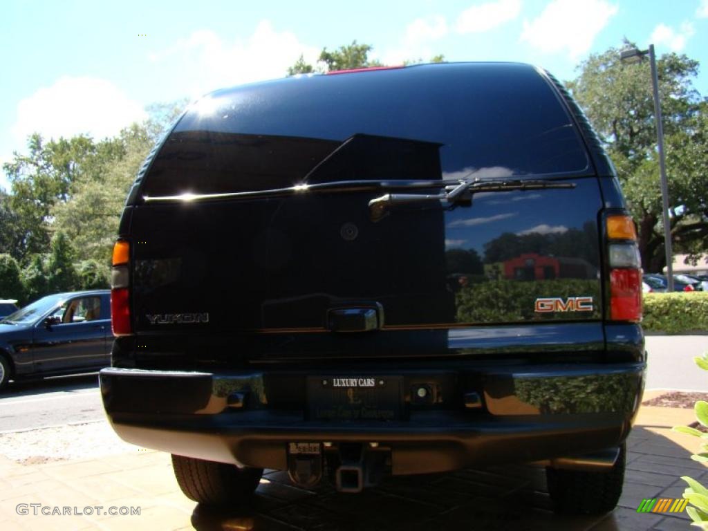 2004 Yukon Denali AWD - Carbon Metallic / Stone Gray photo #7