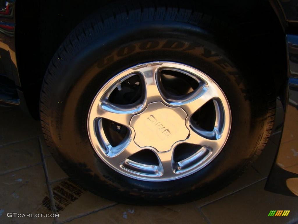 2004 Yukon Denali AWD - Carbon Metallic / Stone Gray photo #32