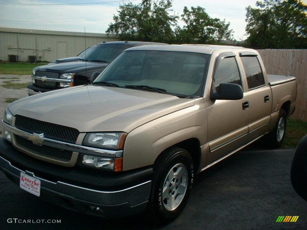 2005 Silverado 1500 LS Crew Cab - Sandstone Metallic / Medium Gray photo #3