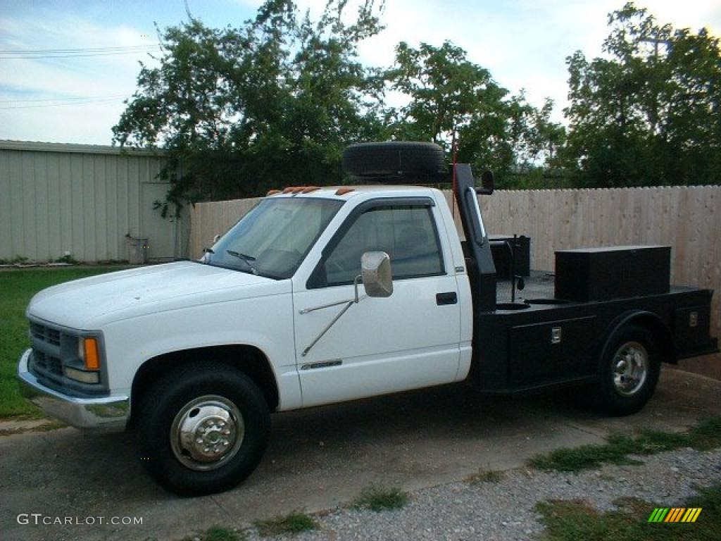 1995 C/K 3500 C3500 Cheyenne Regular Cab Chassis - White / Red photo #1