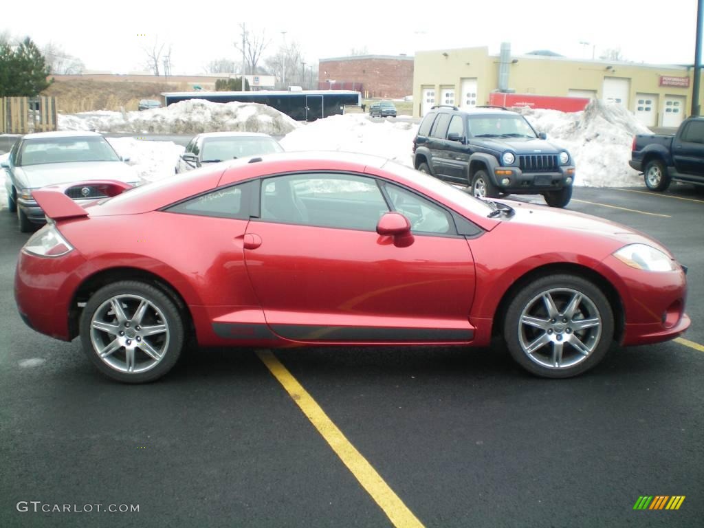 2008 Eclipse SE Coupe - Rave Red / Dark Charcoal photo #10