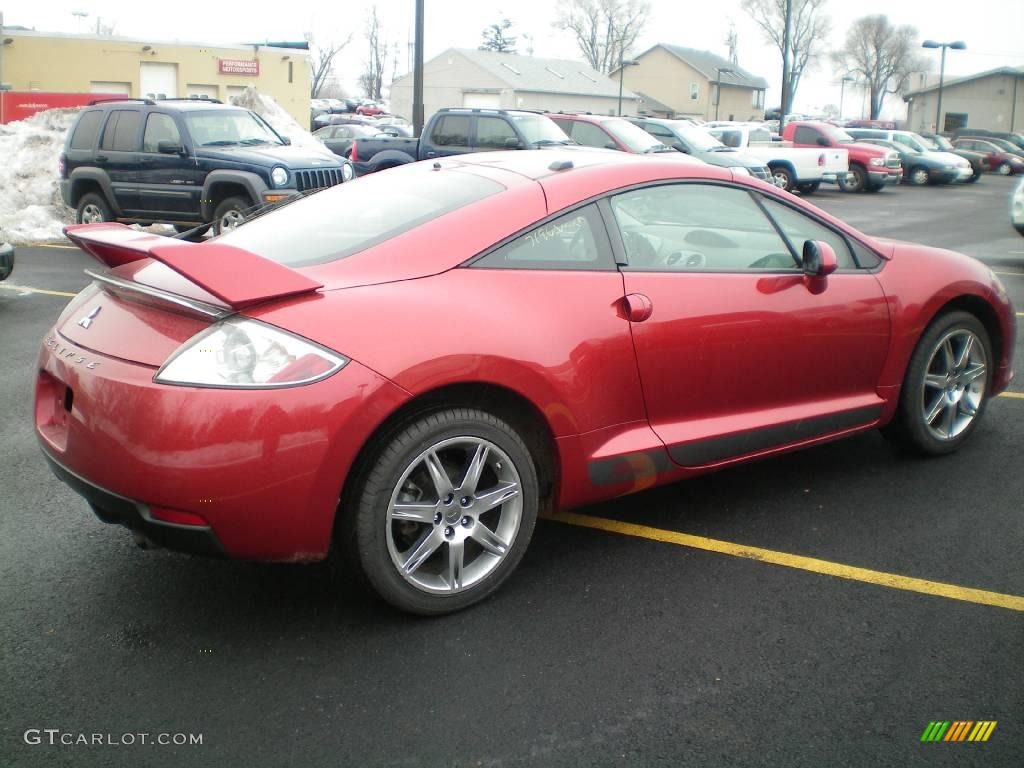 2008 Eclipse SE Coupe - Rave Red / Dark Charcoal photo #11