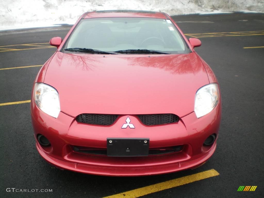 2008 Eclipse SE Coupe - Rave Red / Dark Charcoal photo #13
