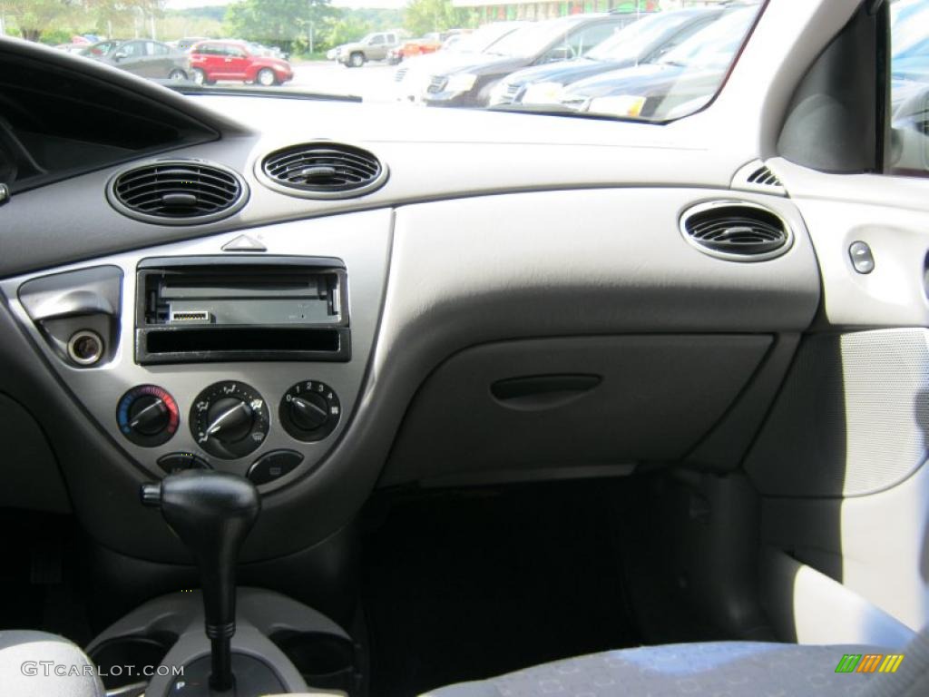 2003 Focus ZX5 Hatchback - Infra-Red / Medium Graphite photo #5