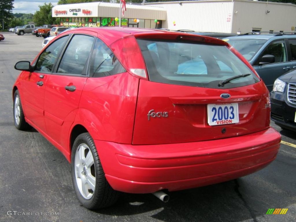 2003 Focus ZX5 Hatchback - Infra-Red / Medium Graphite photo #15