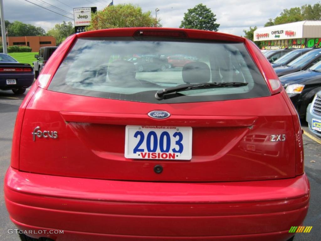 2003 Focus ZX5 Hatchback - Infra-Red / Medium Graphite photo #16