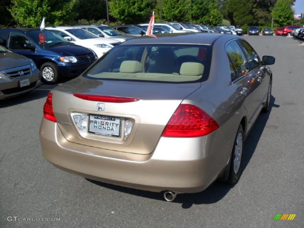 2006 Accord LX Sedan - Desert Mist Metallic / Ivory photo #3