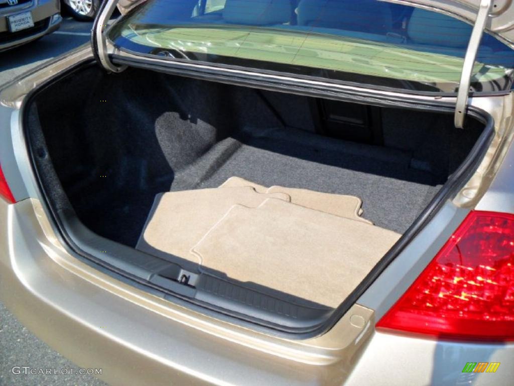 2006 Accord LX Sedan - Desert Mist Metallic / Ivory photo #17