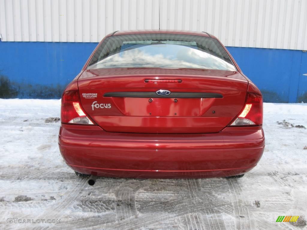 2004 Focus LX Sedan - Infra-Red / Medium Graphite photo #8