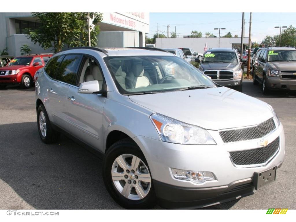 2010 Traverse LT AWD - Silver Ice Metallic / Dark Gray/Light Gray photo #3