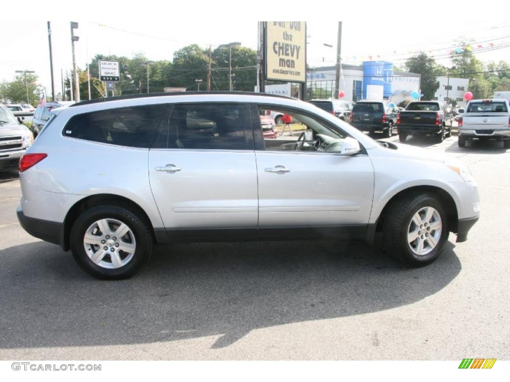 2010 Traverse LT AWD - Silver Ice Metallic / Dark Gray/Light Gray photo #4