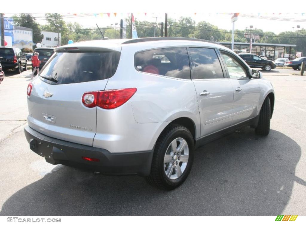 2010 Traverse LT AWD - Silver Ice Metallic / Dark Gray/Light Gray photo #5