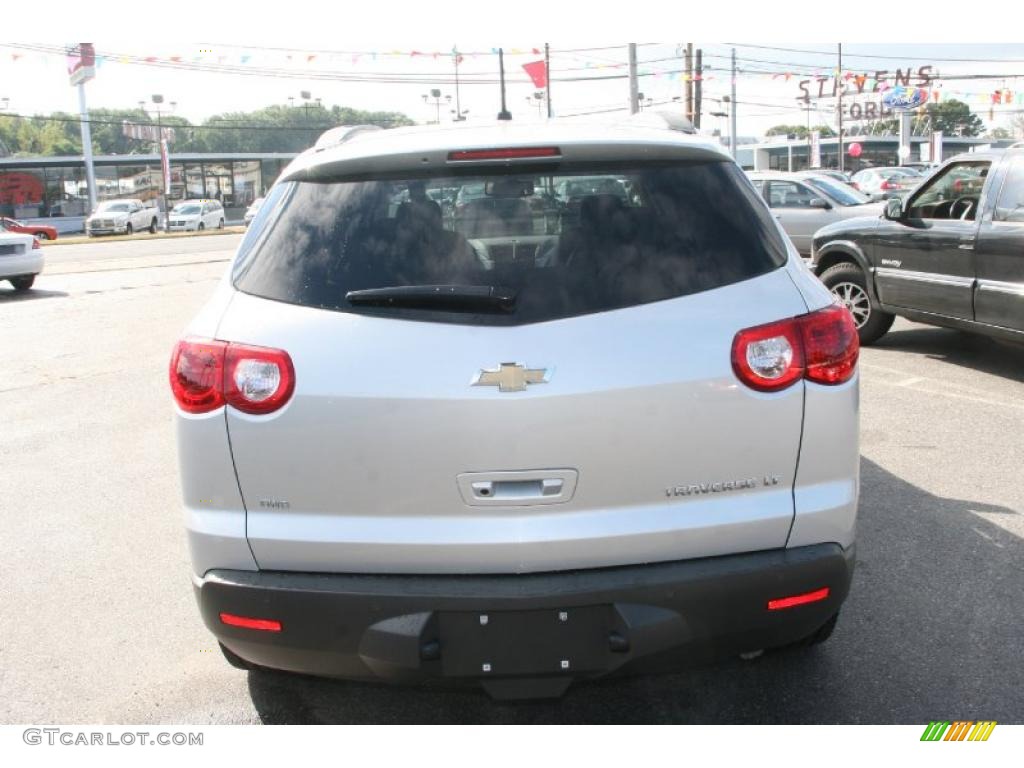 2010 Traverse LT AWD - Silver Ice Metallic / Dark Gray/Light Gray photo #6