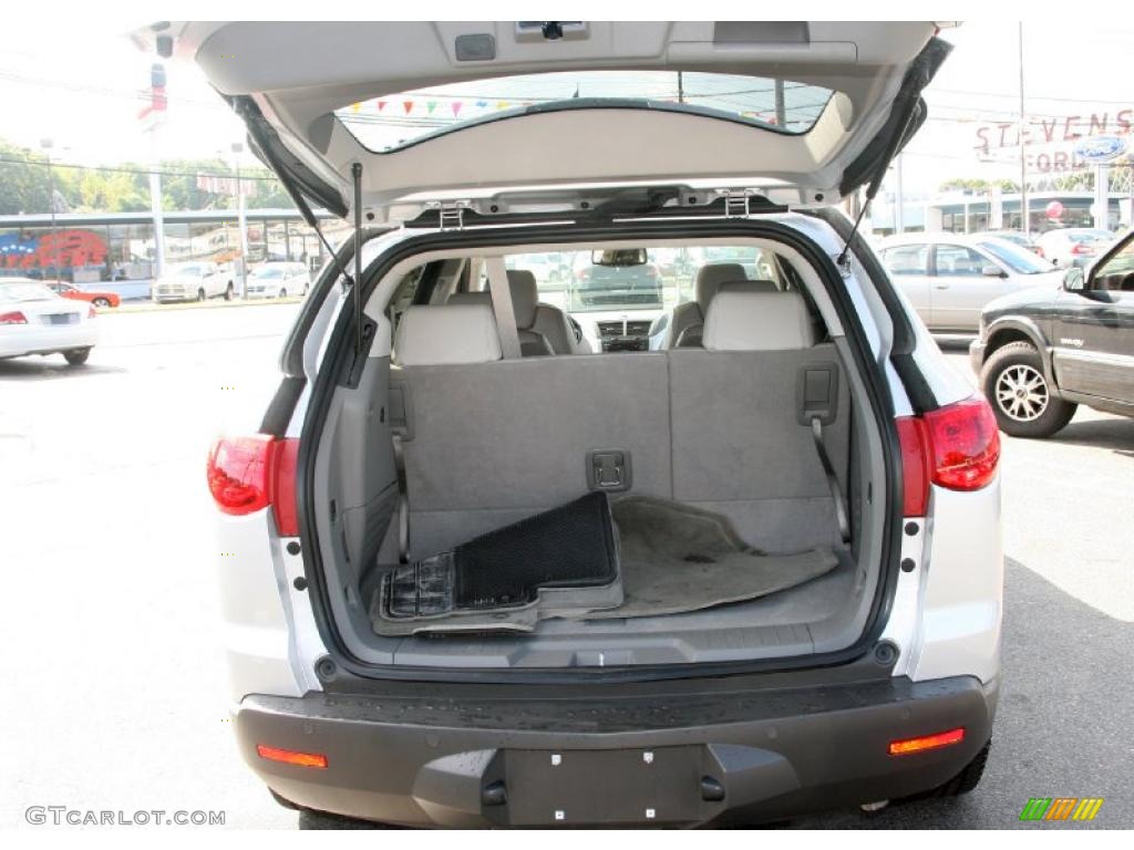 2010 Traverse LT AWD - Silver Ice Metallic / Dark Gray/Light Gray photo #7