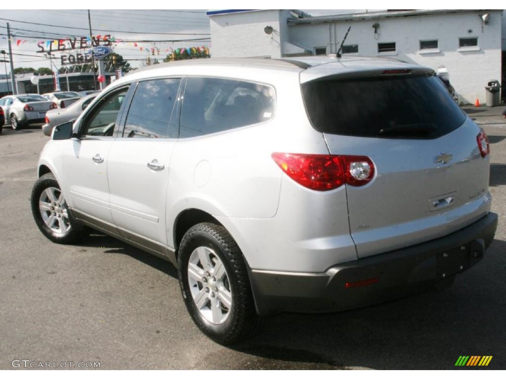 2010 Traverse LT AWD - Silver Ice Metallic / Dark Gray/Light Gray photo #8