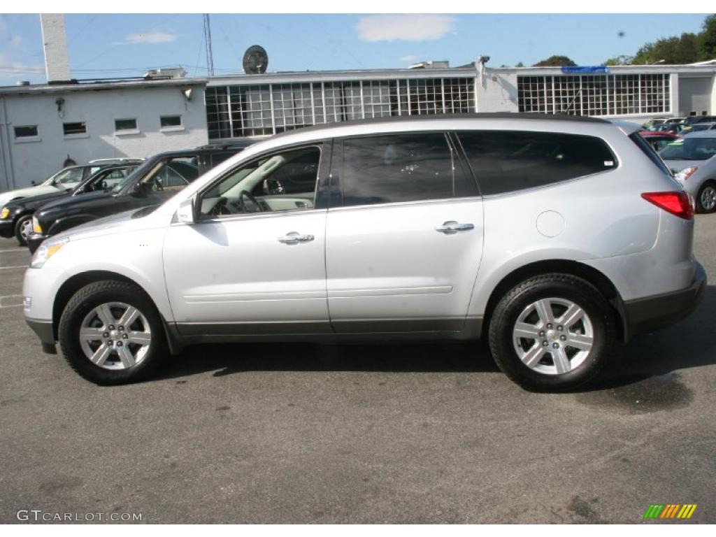 2010 Traverse LT AWD - Silver Ice Metallic / Dark Gray/Light Gray photo #9