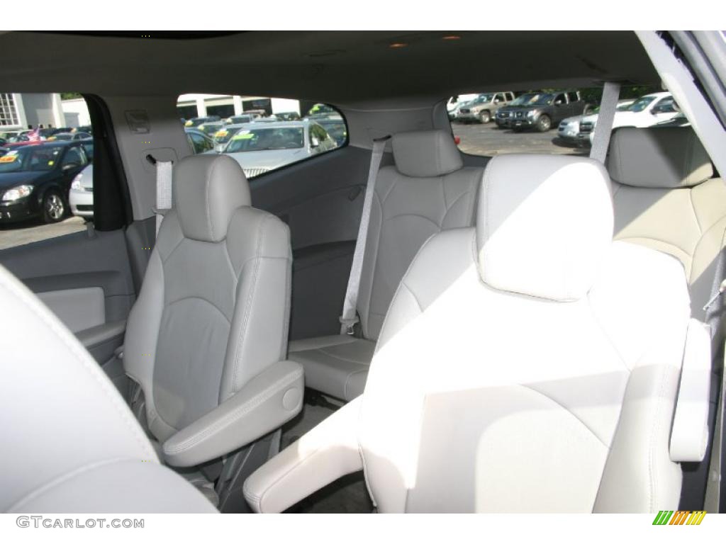 2010 Traverse LT AWD - Silver Ice Metallic / Dark Gray/Light Gray photo #12