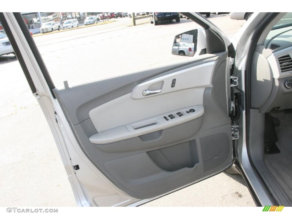 2010 Traverse LT AWD - Silver Ice Metallic / Dark Gray/Light Gray photo #13