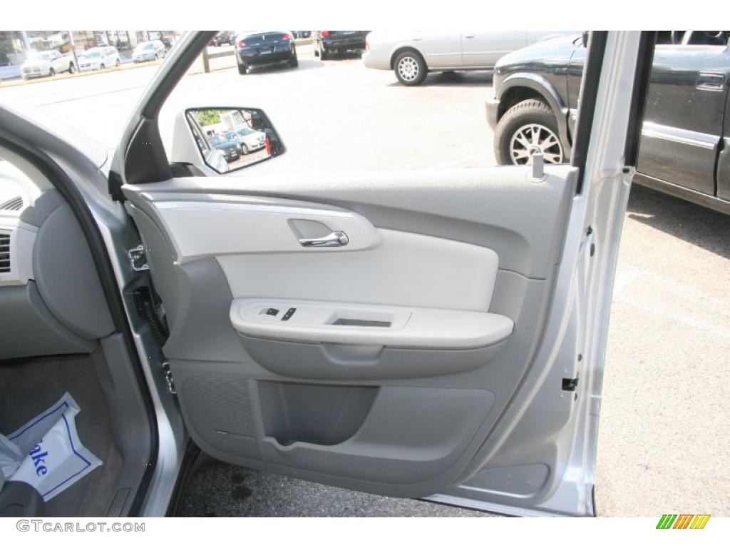 2010 Traverse LT AWD - Silver Ice Metallic / Dark Gray/Light Gray photo #16