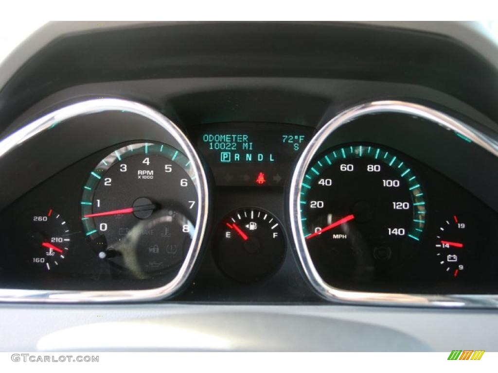 2010 Traverse LT AWD - Silver Ice Metallic / Dark Gray/Light Gray photo #25