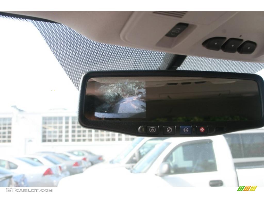 2010 Traverse LT AWD - Silver Ice Metallic / Dark Gray/Light Gray photo #27