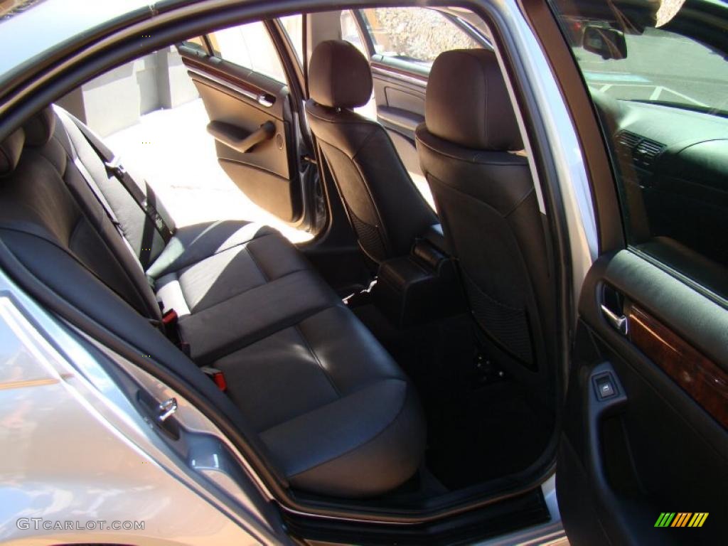 2004 3 Series 325i Sedan - Silver Grey Metallic / Black photo #17