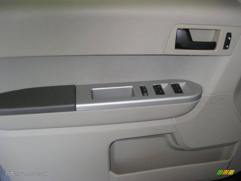 2011 Escape XLT V6 - Sterling Grey Metallic / Stone photo #17