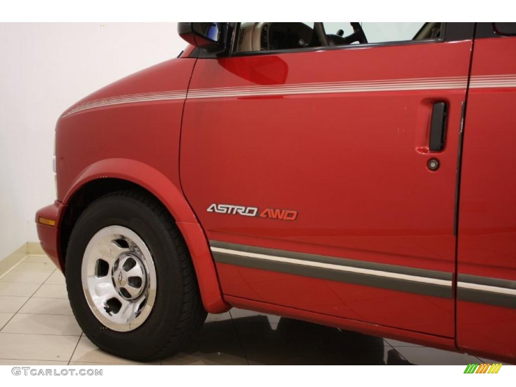 1998 Astro LS AWD Passenger Van - Light Toreador Red Metallic / Neutral photo #17