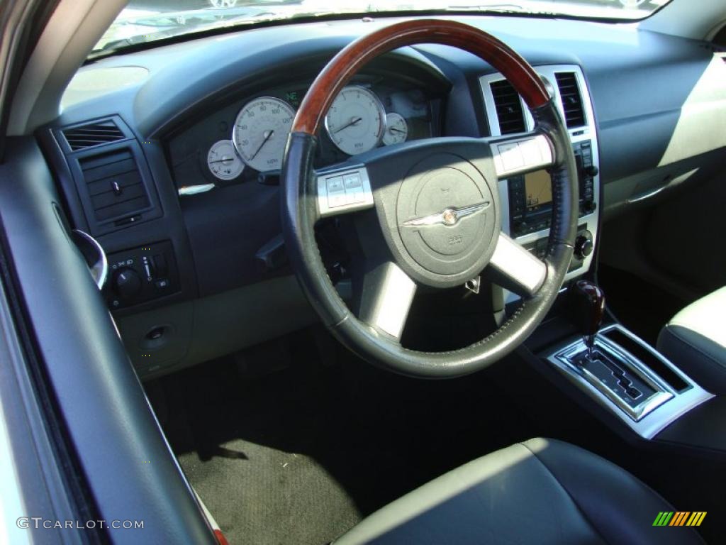 2005 300 C HEMI AWD - Brilliant Black Crystal Pearl / Dark Slate Gray/Light Graystone photo #11