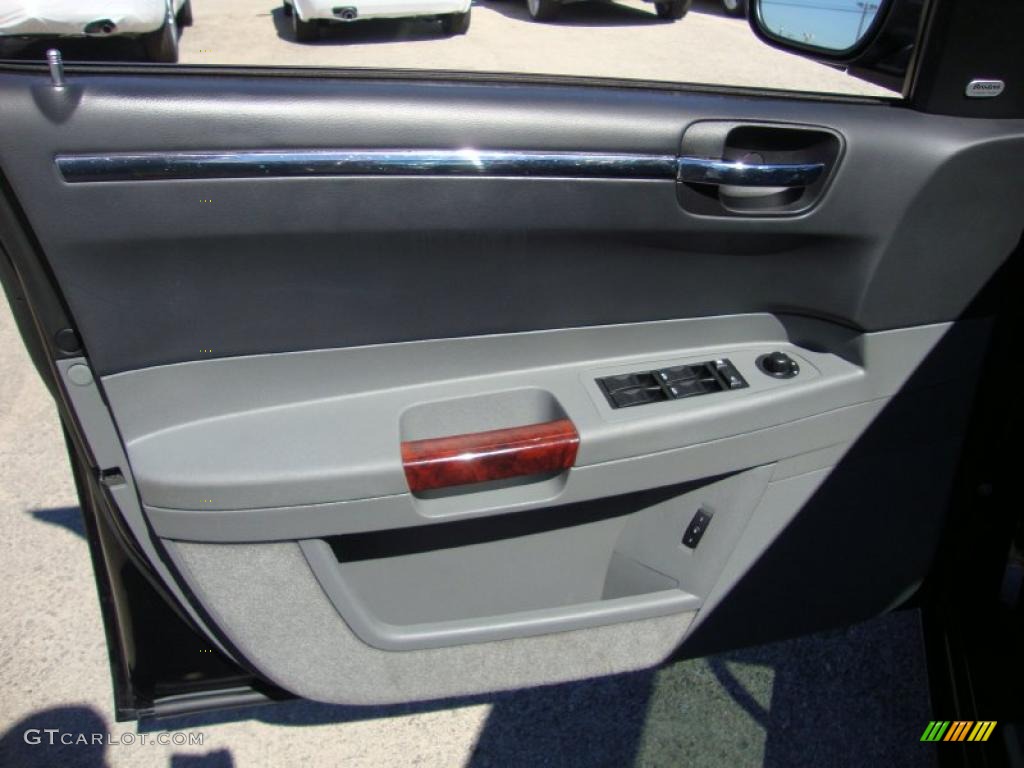 2005 Chrysler 300 C HEMI AWD Dark Slate Gray/Light Graystone Door Panel Photo #36780931
