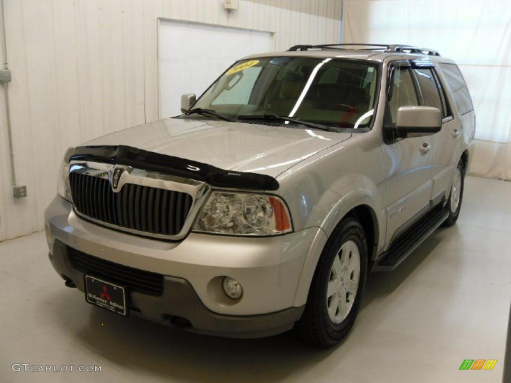 2004 Navigator Luxury 4x4 - Silver Birch Metallic / Light Parchment photo #1