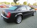 Brilliant Black - 300 C HEMI Photo No. 5