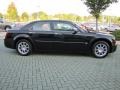 Brilliant Black - 300 C HEMI Photo No. 6